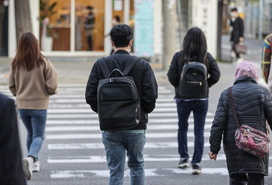 어제(7일) 오전 서울 용산구 남영역 인근. 〈사진-연합뉴스〉