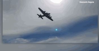 [영상] 미 댈러스 에어쇼서 B-17 폭격기와 전투기 충돌..사상자 아직 확인안돼