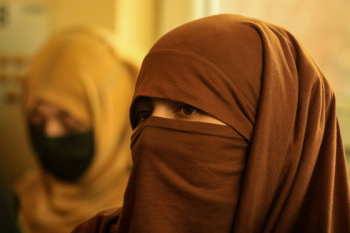 “여자는 헬스장·목욕탕 출입금지“ 탈레반, 여성 억압 노골화