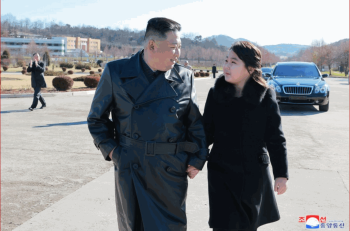[영상] “ICBM 앞에서 딸과 함께 찰칵“ 김정은 ICBM 기념사진 촬영 공개