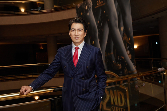 지난 5일 개막한 뮤지컬 '브로드웨이 42번가'를 통해 관객들과 만나고 있는 배우 송일국이 매체 인터뷰를 진행했다. 〈사진=씨제스〉