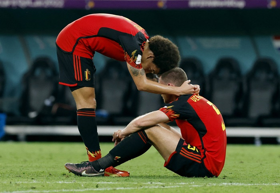 크로아티아와의 경기 후 16강 진출에 실패한 벨기에 선수들이 아쉬워하는 모습. 〈사진-로이터·연합뉴스〉