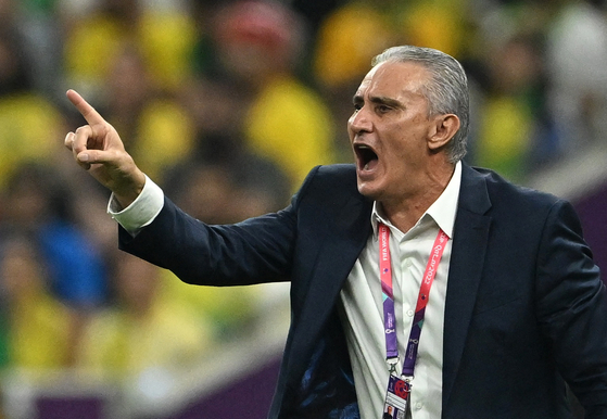 2022 카타르 월드컵 G조 브라질과 카메룬의 경기 중 치치 감독의 모습 (사진=로이터)
