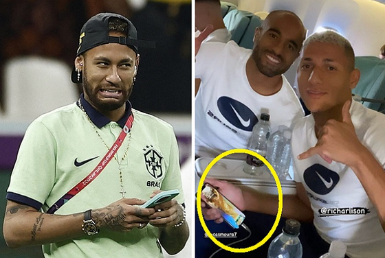 브라질 대표팀 네이마르(왼쪽)와 히샬리송의 휴대전화에 '우승컵'이 배경화면으로 설정돼 있다. 〈사진=로이터/연합뉴스·소셜미디어〉