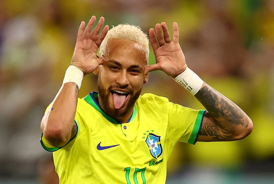 브라질의 네이마르가 골을 넣고 기뻐하는 모습. 〈사진-로이터·연합뉴스〉