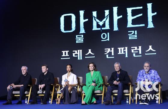 '아바타: 물의 길' 제임스 카메론 감독 "한국 중요해…영화 산업의 중심"