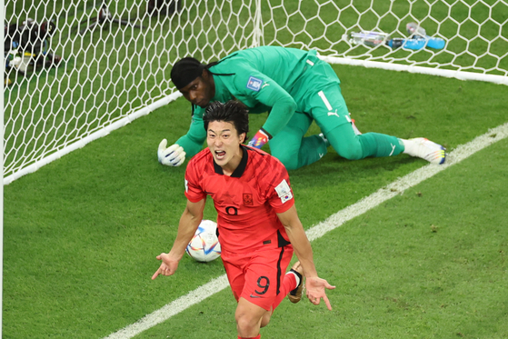 조규성이 카타르 월드컵 가나전에서 헤딩골을 넣은 뒤 환호하고 있다. 〈사진=연합뉴스〉