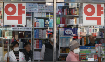 자국 코로나 확산에…국내 약국서 감기약 쓸어가는 중국인들