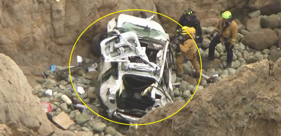 절벽 아래로 추락한 테슬라 차량 (출처=CNN)