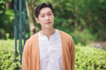 지현우, 신생 로얄티이엔엠 전속계약…10년 된 매니저와 동행