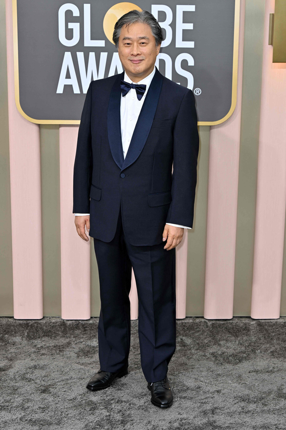 〈YONHAP PHOTO-2250〉 South Korean film director Park Chan-wook arrives for the 80th annual Golden Globe Awards at The Beverly Hilton hotel in Beverly Hills, California, on January 10, 2023. (Photo by Frederic J. Brown / AFP)/2023-01-11 08:42:30/ 〈저작권자 ⓒ 1980-2023 ㈜연합뉴스. 무단 전재 재배포 금지.〉