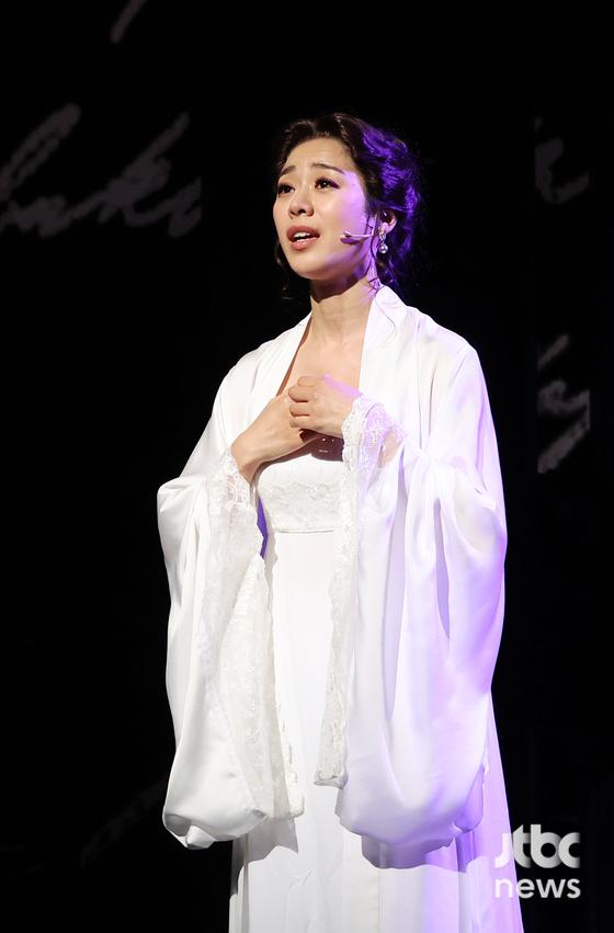 19일 오후 서울 예술의전당 오페라극장에서 뮤지컬 '베토벤' 프레스콜이 열렸다. 배우 카이, 윤공주, 박은태, 조정은이 열연을 펼치고 있다. ? 박세완 엔터뉴스팀 기자 park.sewan@jtbc.co.kr (콘텐트비즈니스본부)