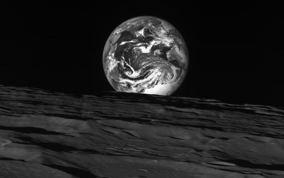 지난해 12월 24일 다누리가 달 상공 344km에서 촬영한 지구 모습. 〈사진=한국항공우주연구원 제공·연합뉴스〉