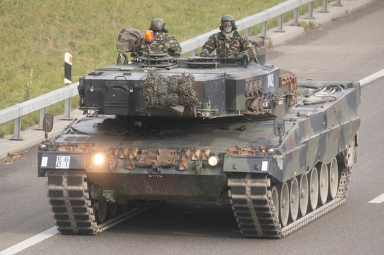 독일의 주력 전차인 레오파드 2 전차. 〈사진-로이터·연합뉴스〉