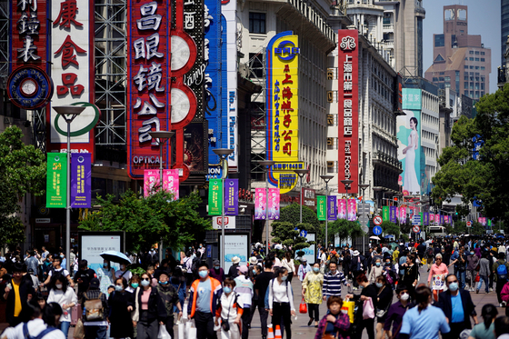 상하이의 한 쇼핑거리 모습. 〈사진=로이터 연합뉴스〉
