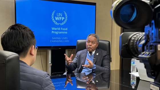 맹게스탑 헤일리 유엔 세계식량계획 남아프리카 본부장이 기후위기와 식량안보에 대해 이야기하고 있다.
