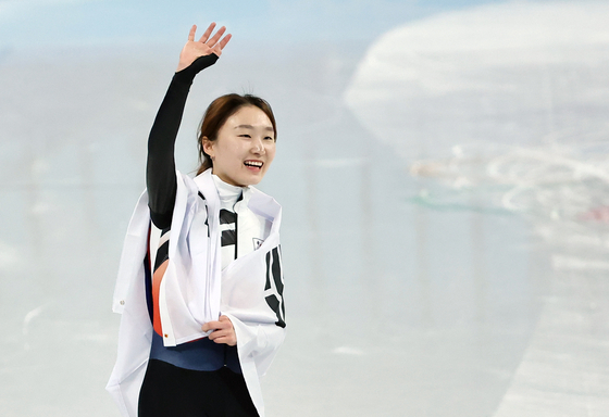 2022 베이징 동계올림픽 쇼트트랙 여자 1500m 결승에서 금메달을 획득한 최민정이 환하게 웃고 있는 모습. 〈사진=연합뉴스〉