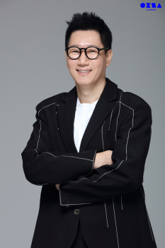 '멀티테이너 왕코형님' 지석진, 중년美 뽐낸 새 프로필  