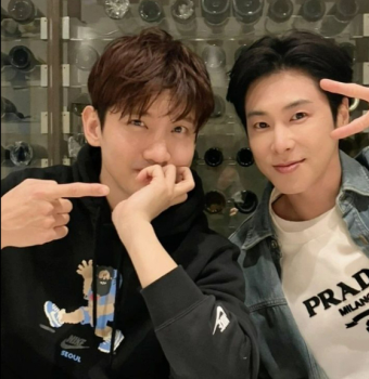 유노윤호·최강창민, 영원한 동방신기 우정… SM 내분에는 침묵