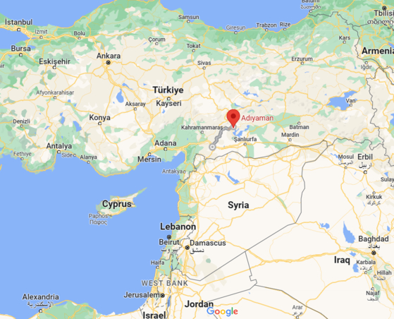 유럽지중해지진센터(EMSC)는 튀르키예 현지시간으로 7일 새벽 6시13분(한국 시간으로 오후 12시13분) 튀르키예 중부 지역에서 규모 5.6의 지진이 발생했다고 밝혔다. 구체적인 지진 발생 지역은 튀르키예 중부 아디야만(Adıyaman)에서 서쪽으로 57km 지점이고 진앙 깊이는 2km다. 사진은 이번 추가 지진 인근인 튀르키예 아디야만 위치 〈사진=구글맵 캡처〉