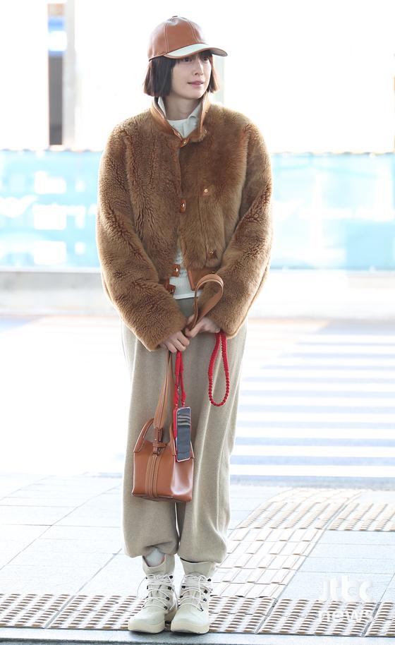 이나영, 세월도 비껴간 미모..밀라노 출국