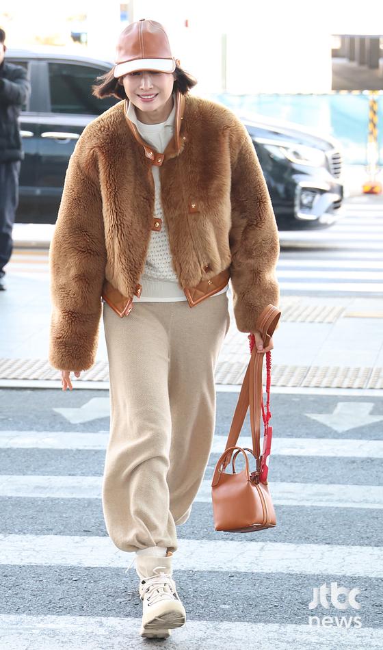 이나영, 세월도 비껴간 미모..밀라노 출국