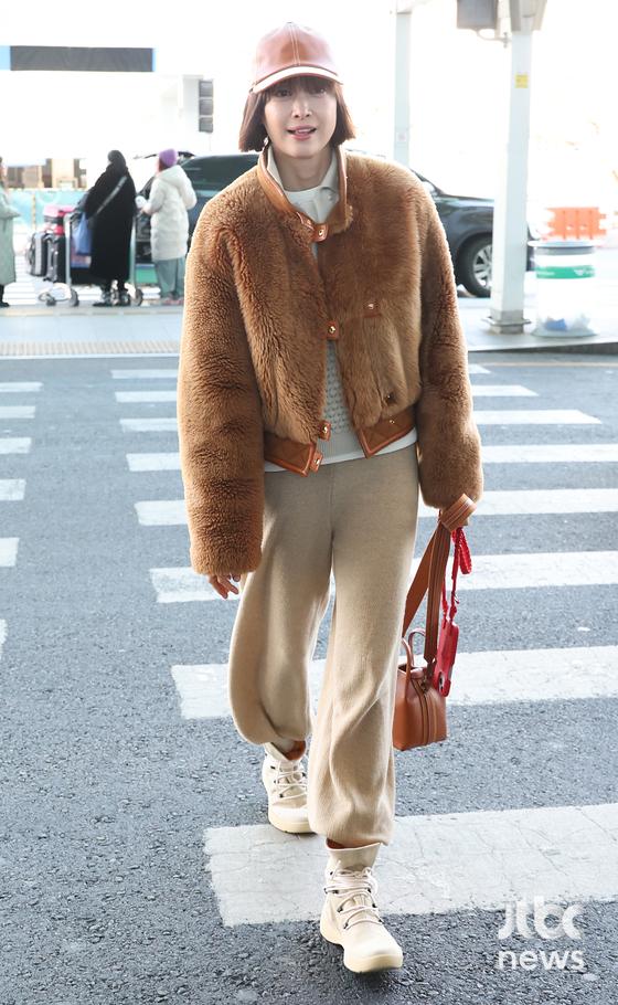 이나영, 세월도 비껴간 미모..밀라노 출국