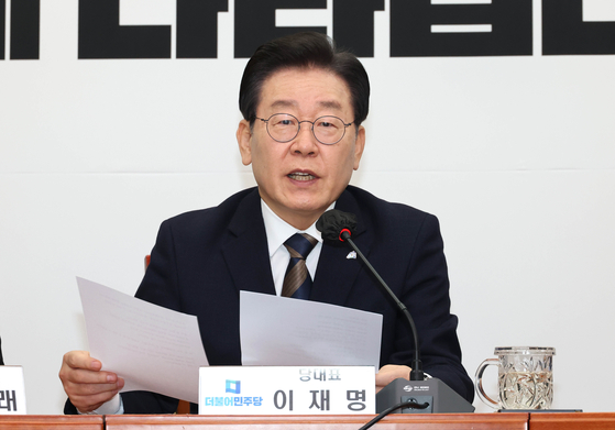 이재명 더불어민주당 대표가 지난 16일 오후 국회에서 열린 최고위원회의에서 검찰의 구속영장 청구에 관해 입장을 발표하고 있다. 〈사진=연합뉴스〉