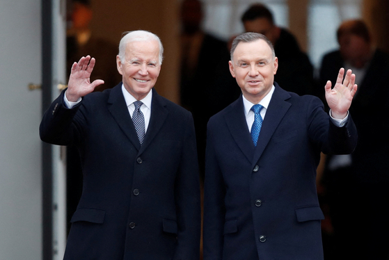 조 바이든 미국 대통령(왼쪽)과 안제이 두다 폴란드 대통령이 21일(현지시간) 정상회담을 가졌다. 〈사진=로이터 연합뉴스〉