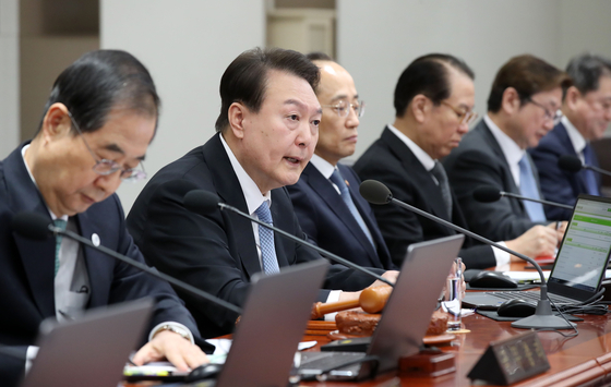 윤석열 대통령이 21일 서울 용산 대통령실 청사에서 열린 국무회의에서 발언하고 있다. 〈사진=대통령실통신사진기자단·연합뉴스〉