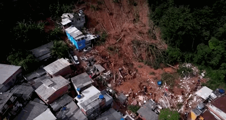 브라질 상파울루주 상세바스티앙에 내린 폭우로 산사태가 발생해 일부 집이 무너져 내렸다. 〈출처=로이터〉