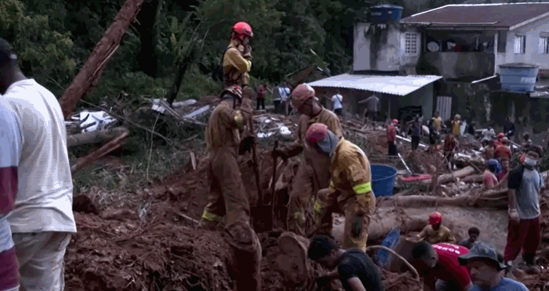 브라질 상파울루주 폭우 피해 현장에서 구조대원들이 진흙과 잔해 속에서 실종자를 찾고 있다. 〈출처=로이터〉