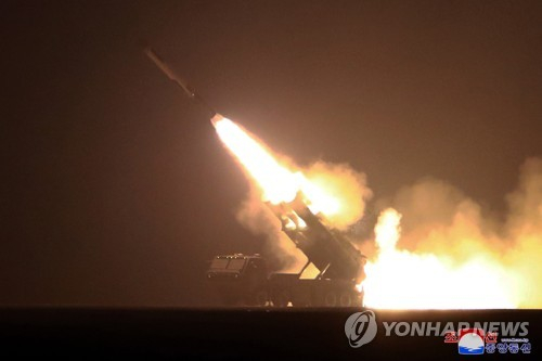 북한은 지난 23일 새벽 함경북도 김책시 일대에서 동해상으로 전략순항미사일 '화살-2'형 발사훈련을 했다고 조선중앙통신이 24일 보도했다. 〈사진=연합뉴스〉