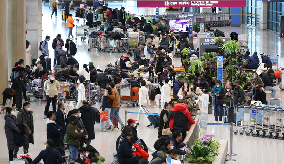 〈YONHAP PHOTO-1111〉2023년 1월 3일 오전 인천국제공항 제1여객터미널 입국장 모습. 2023.1.3      superdoo82@yna.co.kr/2023-01-03 10:29:55/ 〈저작권자 ⓒ 1980-2023 ㈜연합뉴스. 무단 전재 재배포 금지.〉