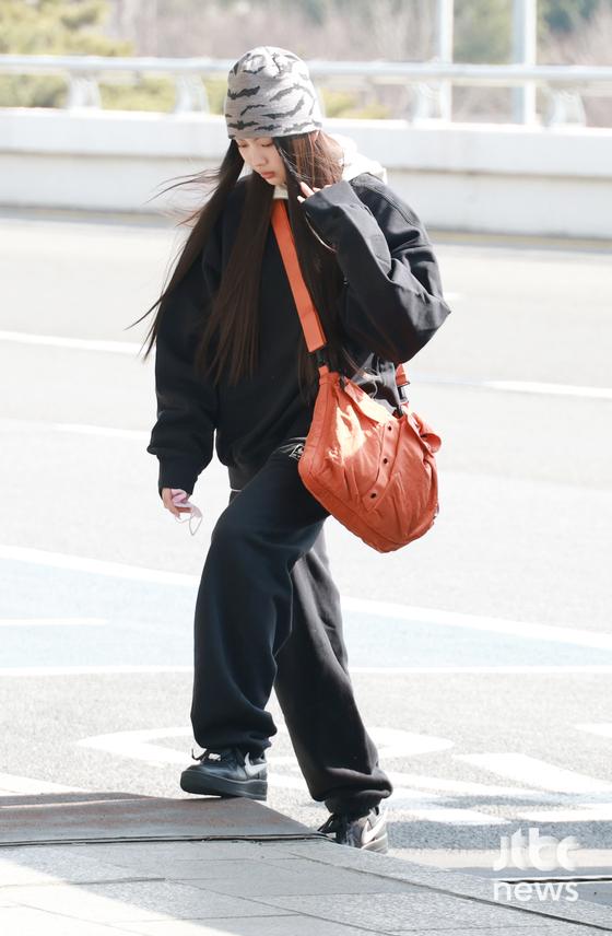 뉴진스, 일본출국...힙한 공항패션