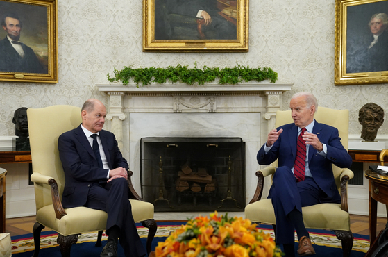 조 바이든 미국 대통령과 올라프 숄츠 독일 총리가 현지시간 3일 백악관에서 회담을 하고 있다. 〈사진=로이터 연합뉴스〉