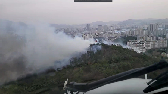 광주 북구 운암산 화재 모습. 〈사진=산림청 제공〉