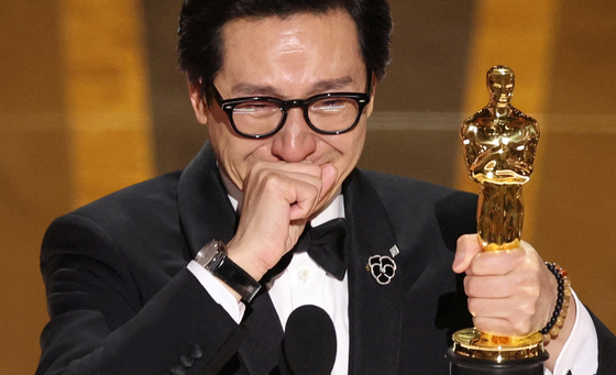 Ke Huy Quan wins the Oscar for Best Supporting Actor for ″Everything Everywhere All at Once″ during the Oscars show at the 95th Academy Awards in Hollywood, Los Angeles, California, U.S., March 12, 2023. 〈사진=연합뉴스·REUTERS 무단 전재 재배포 금지〉