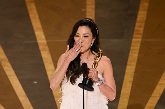 Malaysian actress Michelle Yeoh accepts the Oscar for Best Actress in a Leading Role for ″Everything Everywhere All at Once″ onstage during the 95th Annual Academy Awards at the Dolby Theatre in Hollywood, California on March 12, 2023. 〈사진=연합뉴스·AFP 무단 전재 재배포 금지〉