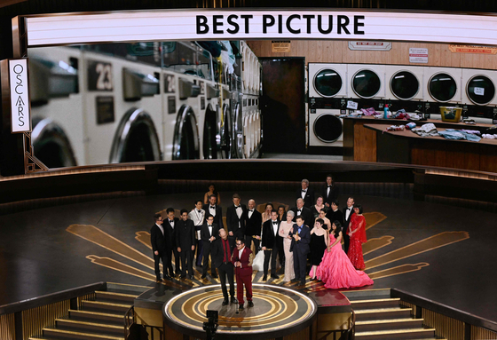 speak after winning the Oscar for Best Picture for ″Everything Everywhere All at Once″ onstage during the 95th Annual Academy Awards at the Dolby Theatre in Hollywood, California on March 12, 2023. 〈사진=연합뉴스·AFP 무단 전재 재배포 금지〉