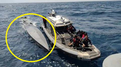 대규모 마약 운반에 이용된 반잠수함 (출처=로이터/콜롬비아 해군)
