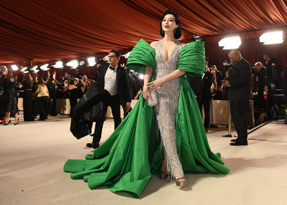 〈YONHAP PHOTO-1434〉 Chinese actress Fan Bingbing attends the 95th Annual Academy Awards at the Dolby Theatre in Hollywood, California on March 12, 2023. (Photo by VALERIE MACON / AFP)/2023-03-13 07:23:51/ 〈저작권자 ⓒ 1980-2023 ㈜연합뉴스. 무단 전재 재배포 금지.〉