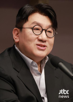 SM 인수전 결과 만족… 방시혁 의장이 밝힌 하이브의 미래[종합]