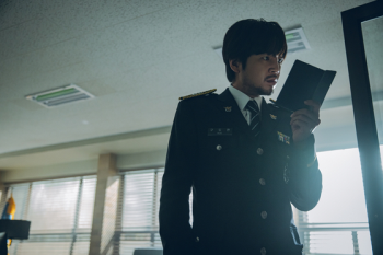 '미끼' 공개 D-2…경찰 제복 입은 장근석