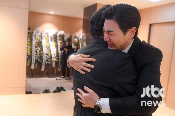 고(故) 현미의 빈소가 7일 오전 서울 중앙대학교병원 장례식장에 차려졌다. 고인의 장례식은 사단법인 대한가수협회장으로 거행된다. 