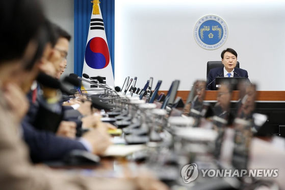 윤석열 대통령이 18일 서울 용산 대통령실 청사에서 열린 제16회 국무회의에서 모두발언하고 있다. 〈사진=연합뉴스〉