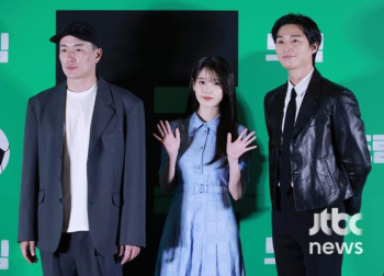 '드림' 아이유, 故문빈 추모 동참 “인터뷰 엠바고 요청“