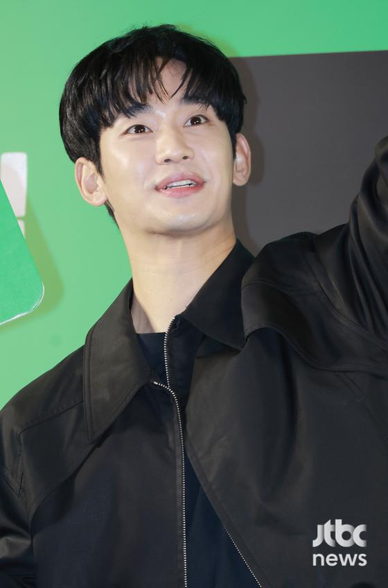 뷔·정국·최우식·김우빈·김수현·박형식, 끈끈한 우정...오늘은 홍보요정