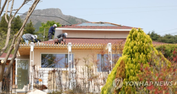 문재인 전 대통령 '평산책방' 오늘 주민들과 비공개 현판식 열어