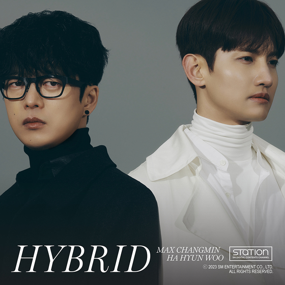 하현우(왼쪽) 최강창민